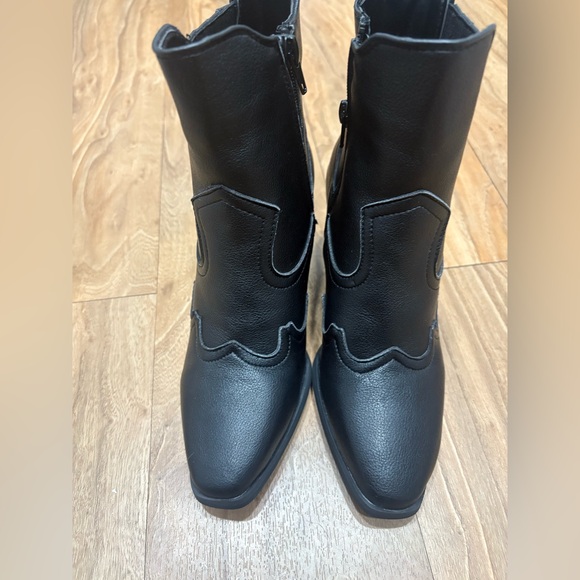 Dolce Vita Black Ankle Booties - Picture 5 of 8